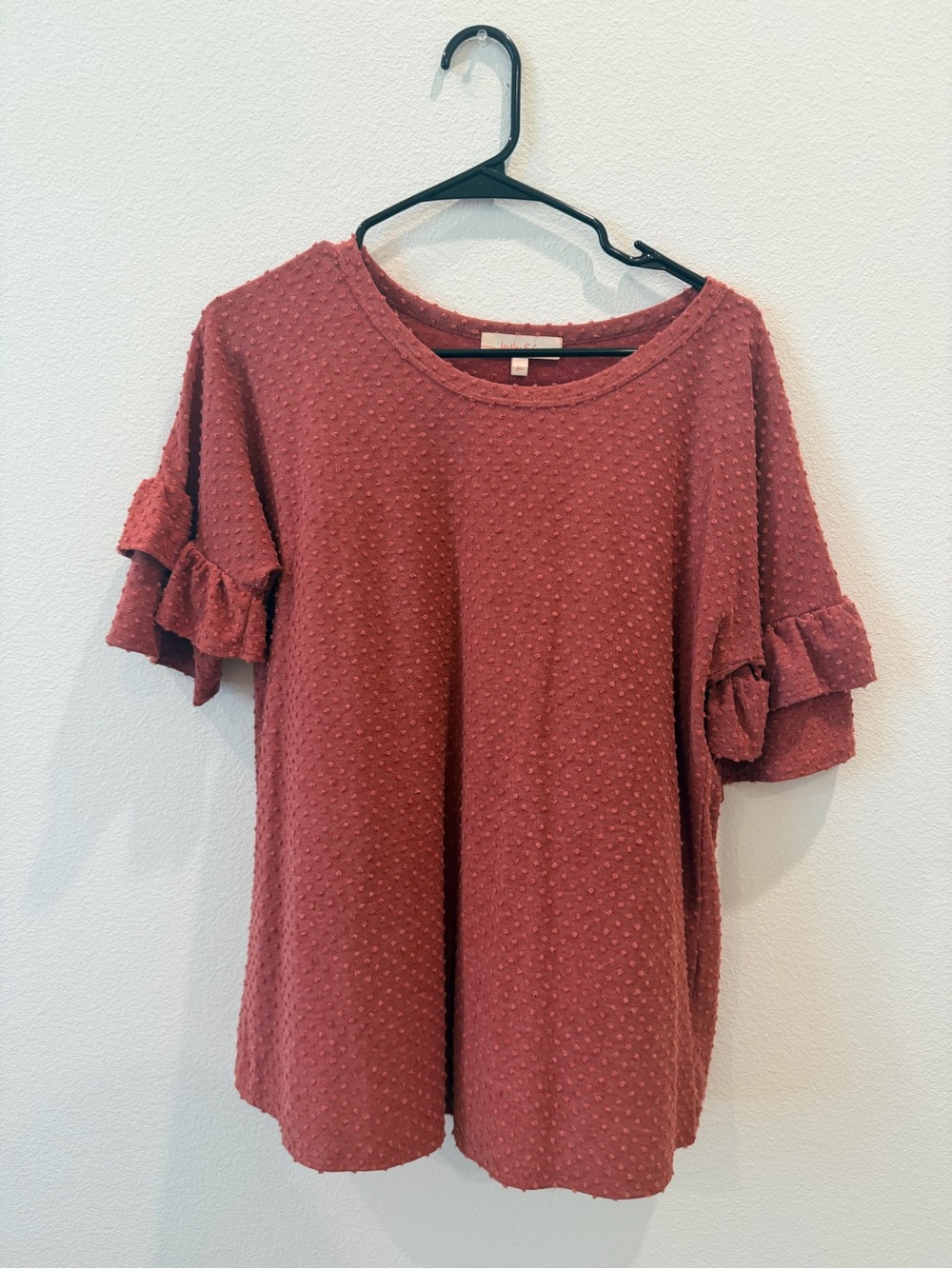 Women's Rust Short Sleeve Textured Ruffle Tee
